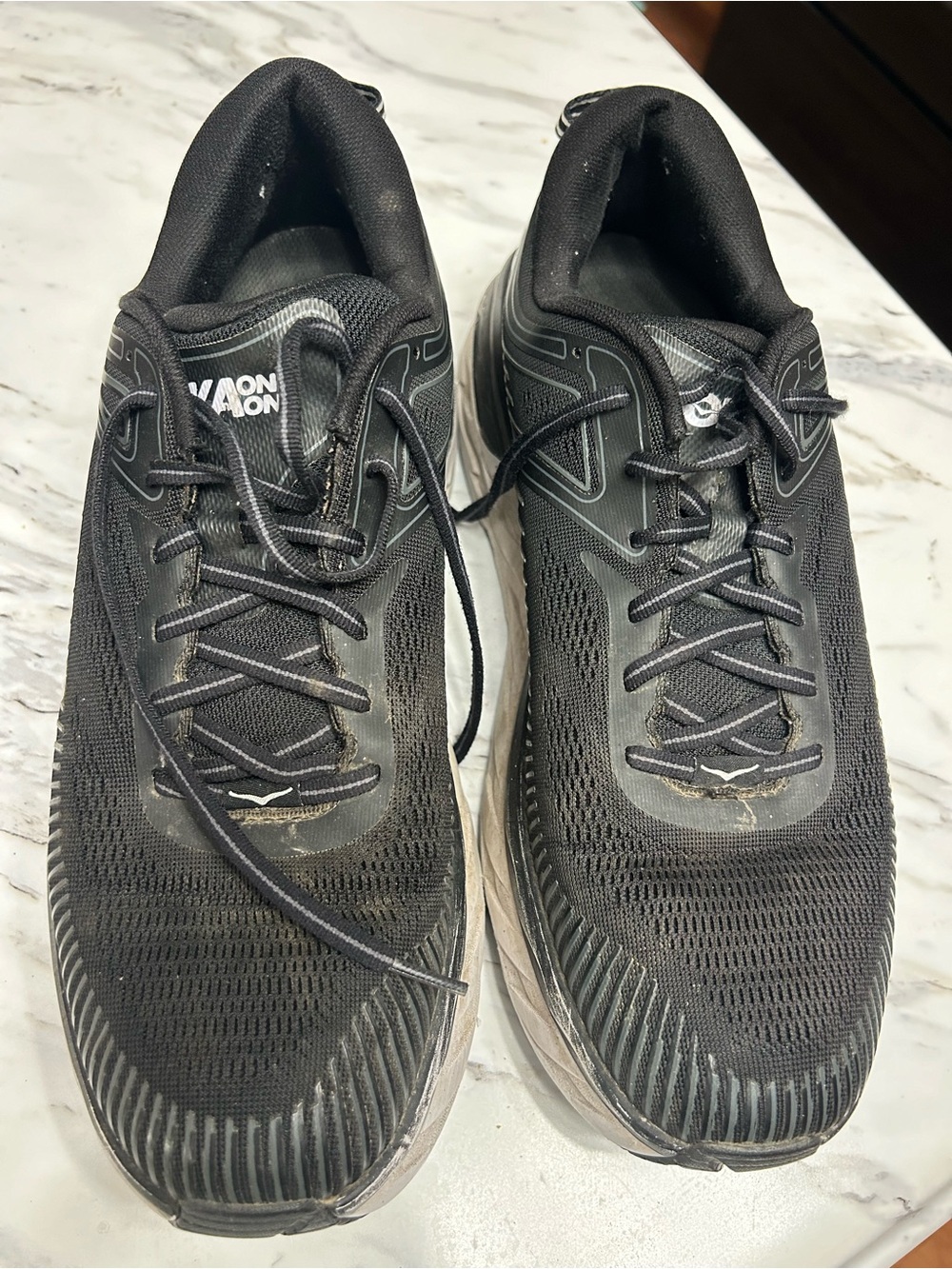 Hoka One One Black Men's Athletic Running Shoes Bondi 7 size 11.5